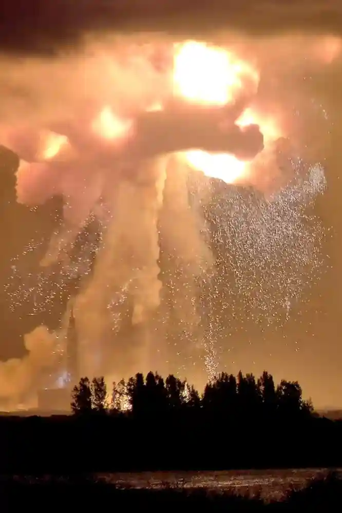 Blue Origin Investigates Rocket Explosion as Public Is Warned About Possible Wreckage Washing Ashore /images/blue-origin-rocket-explosion-debris-warning.webp